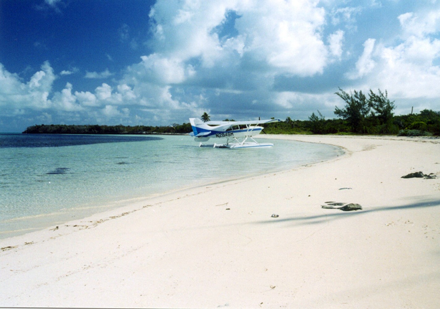 Ilha paradisíaca que já pertenceu a cantora amada no Brasil é colocada à venda por R$ 156 milhões