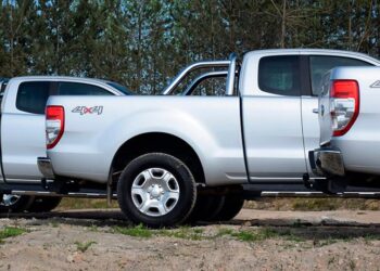 Caminhonetes que circularem desta maneira serão multadas em R$ 293,47