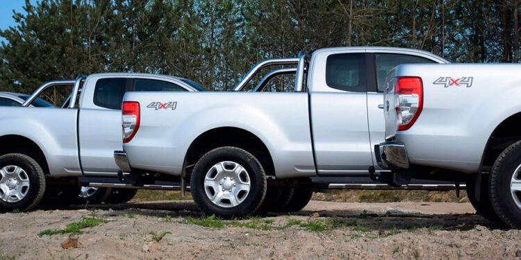 Caminhonetes que circularem desta maneira serão multadas em R$ 293,47