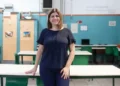 Onde trabalha a professora brasileira eleita a educadora mais influente do mundo?