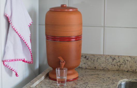 O que a ciência diz sobre o uso do filtro de barro em 2026