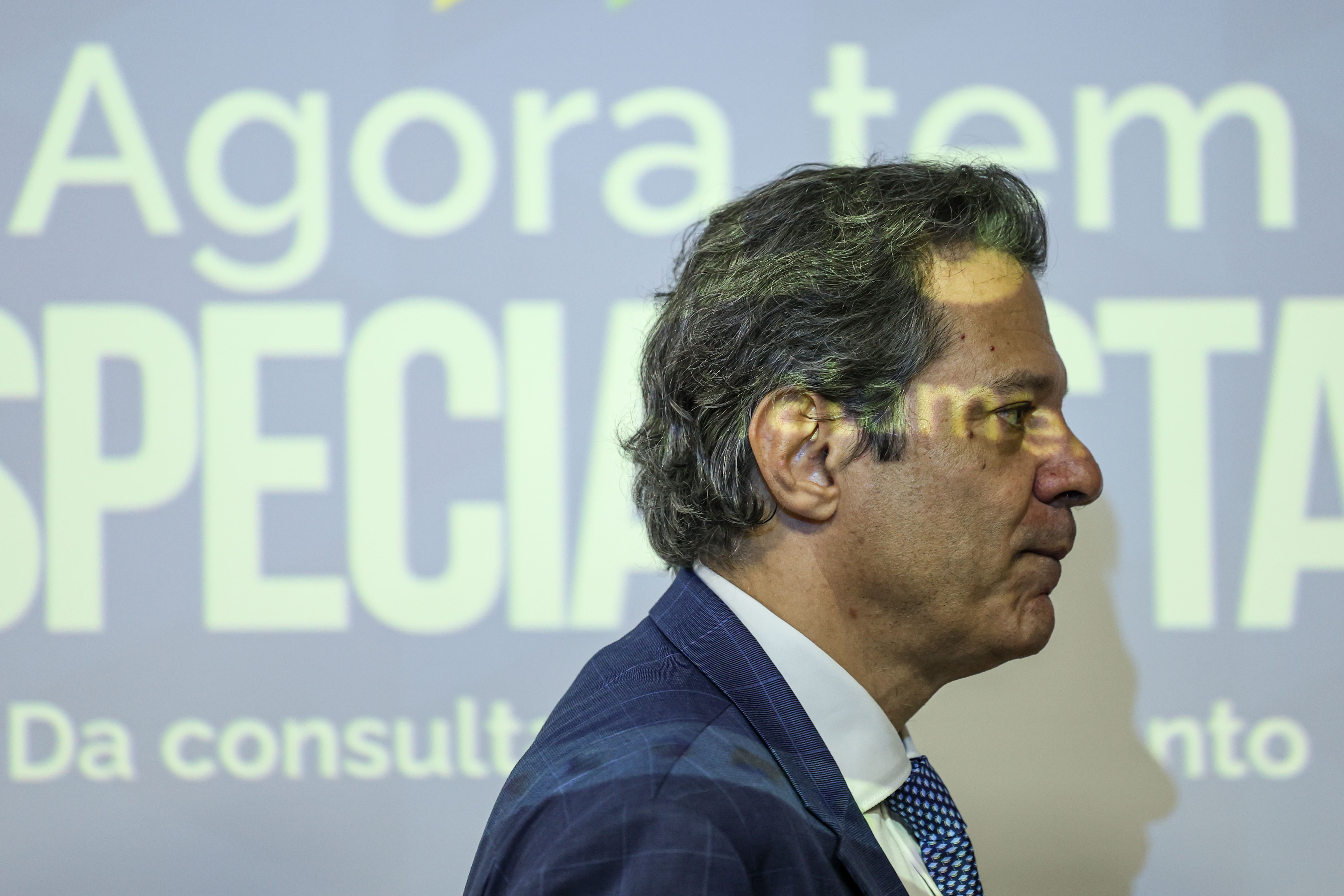 A pressão de Dirceu sobre Haddad