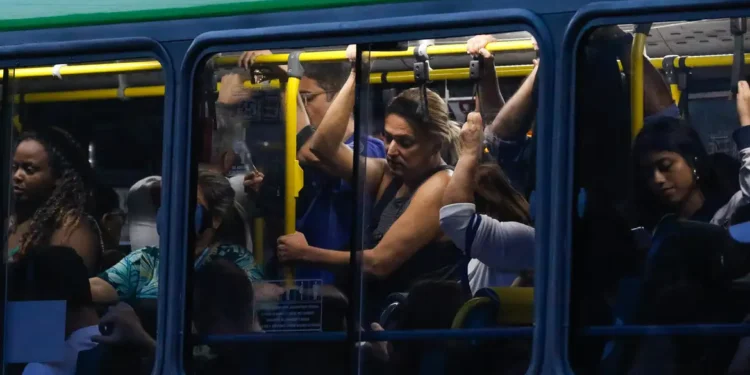Brasileiros se assustam ao descobrir quanto custa a passagem de ônibus agora