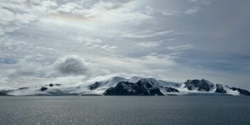 Cientistas fazem descoberta preocupante ao estudar oceano escondido sob o gelo