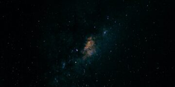 "Visitante" do espaço chegou na Terra e cientistas afirmam: veio de um buraco negro