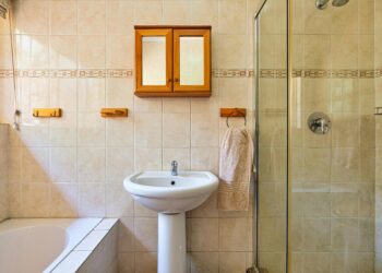 Este erro comum pode estar causando mofo no seu banheiro