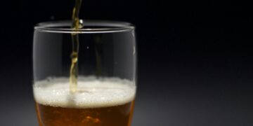 Bebeu mais de 3 litros de cerveja no trabalho, foi demitido e acabou indenizado em mais de 45 mil euros