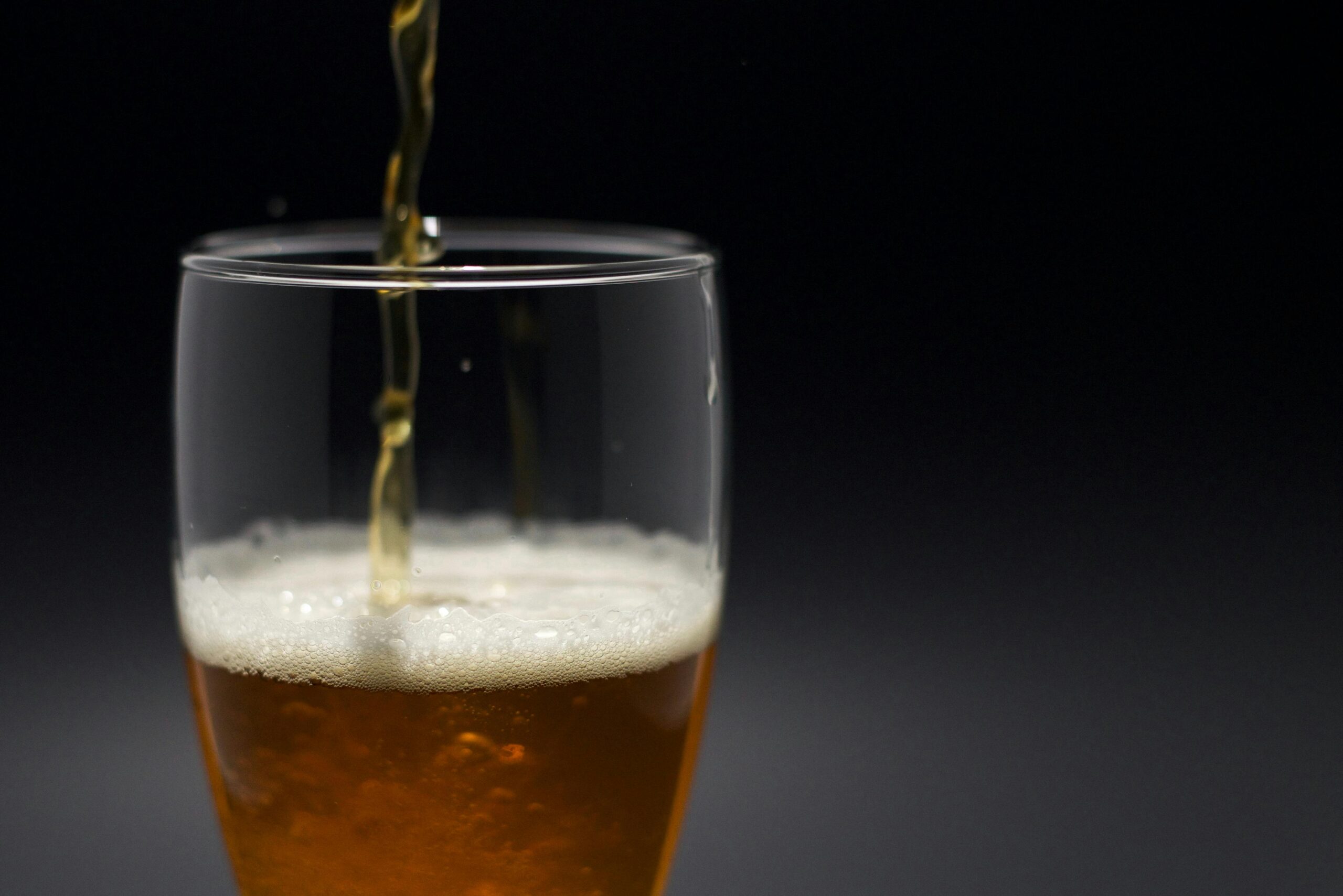 Bebeu mais de 3 litros de cerveja no trabalho, foi demitido e acabou indenizado em mais de 45 mil euros