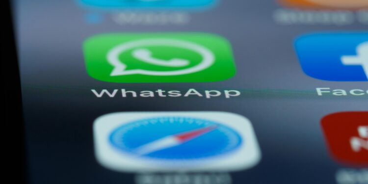 Nem bloquear nem reportar: o botão oculto do WhatsApp que evita golpes