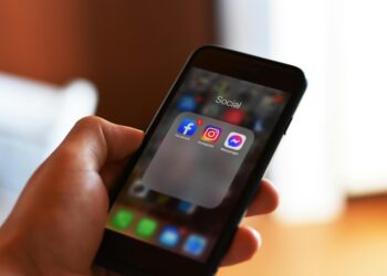 Menores de 16 anos ficarão proibidos de usar redes sociais em todo esse país