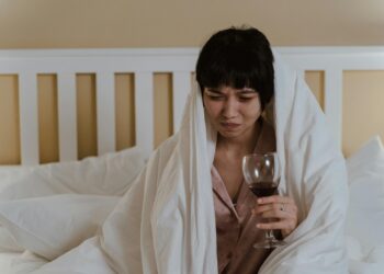 Bebeu demais no Carnaval? O que acontece com seu fígado nas horas seguintes pode assustar