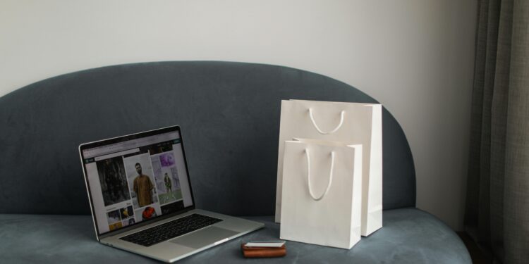 Quem faz compra online vai pagar taxa extra a partir de 01/03 neste país