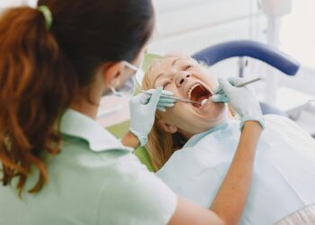 Usuários de Ozempic devem ficar atentos, dizem dentistas