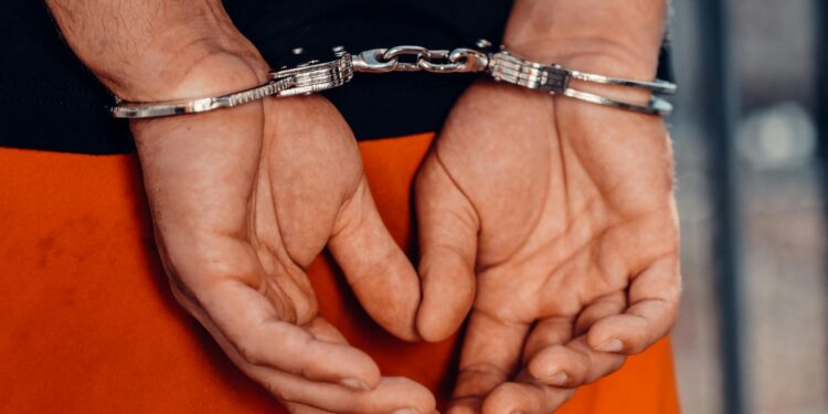 Ex-presidente que esteve no poder em 2025 foi condenado a prisão perpétua nesse país