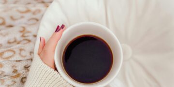 Cidade de pouco mais de 300 mil habitantes paga até R$ 4 para quem tomar copo de café