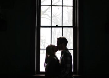 Depois de conquistar os EUA, aplicativo de namoro chega no Brasil como rival do Tinder