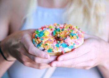 O que colocar no prato para silenciar a vontade de comer açúcar, segundo pesquisa científica