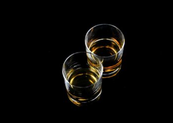 O surto não terminou: metanol volta a "atacar" no Brasil