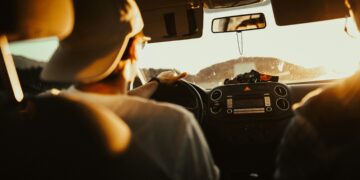 O paradoxo da velocidade: por que dirigir mais rápido raramente significa chegar muito mais cedo