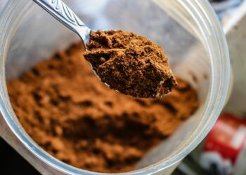 Consumidores de whey entram em alerta após decisão da Anvisa