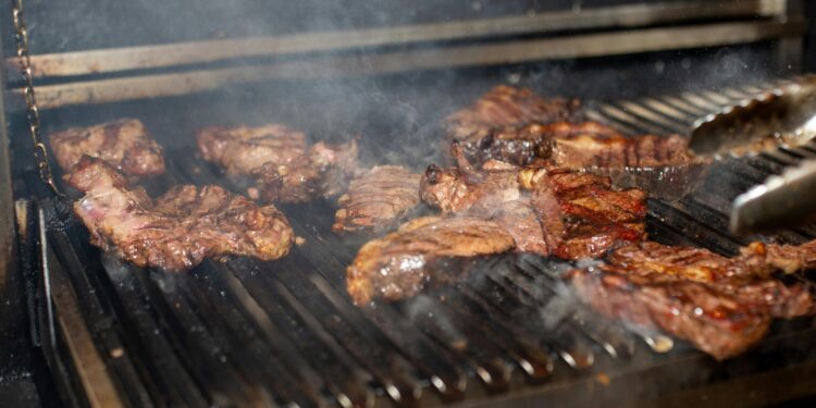 Os 3 itens essenciais que garantem churrasco de campeão, segundo especialistas