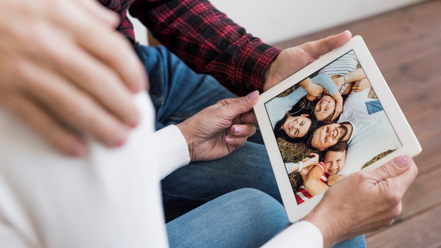 Por que não se deve colocar fotos de familiares no quarto, segundo uma especialista em Feng Shui