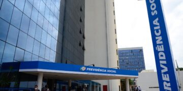Trabalhadores agora podem receber até 60 dias de afastamento remunerado, em nova regra do INSS