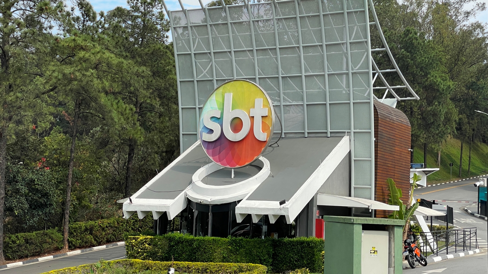 Saída de William Bonner agita a TV e SBT prepara grande contratação para 2026