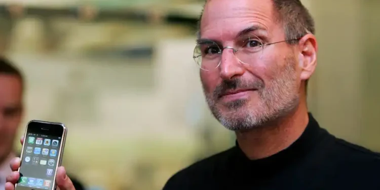Steve Jobs, fundador da Apple, devolvia garrafas de refrigerante por 5 centavos para comer
