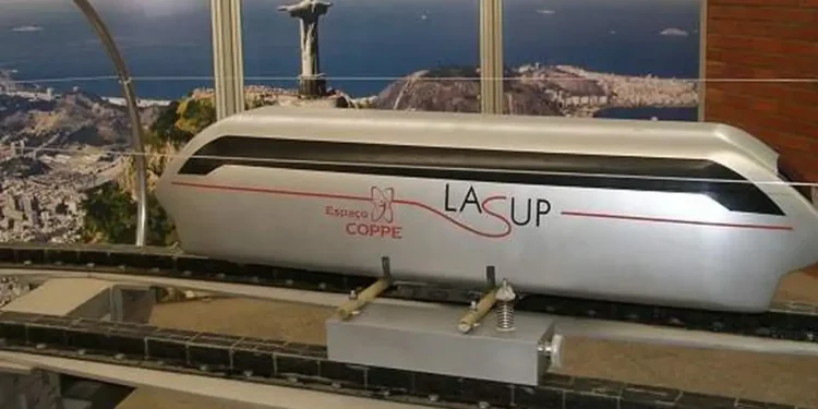 Este é o primeiro trem comercial que levita: viaja a mais de 100 quilômetros por hora