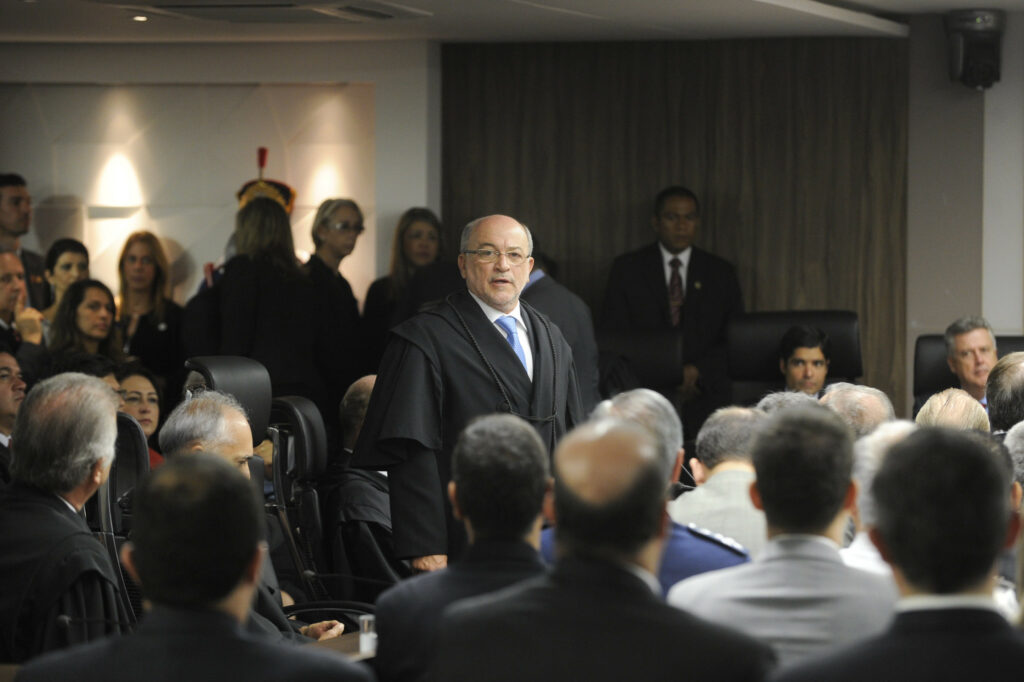 Guerra silenciosa pelo TCU