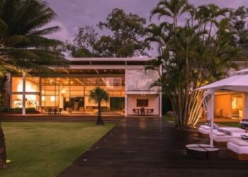 Piscina cinematográfica e 4 mil m²: a casa de R$ 26,4 milhões da Angélica impressiona até famosos