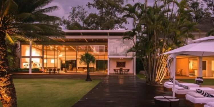 Piscina cinematográfica e 4 mil m²: a casa de R$ 26,4 milhões da Angélica impressiona até famosos