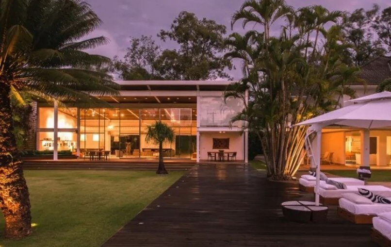 Piscina cinematográfica e 4 mil m²: a casa de R$ 26,4 milhões da Angélica impressiona até famosos