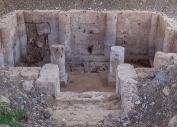 Estavam preparando construção de um hospital e descobriram tumbas com 2.000 anos de idade