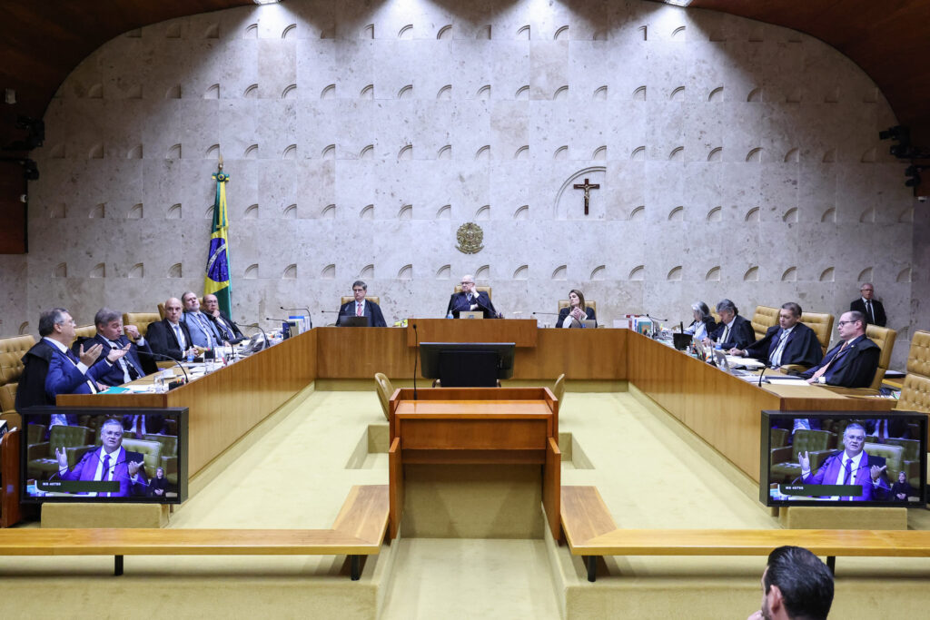 57% acham que é proibido dizer que o STF prejudica a democracia