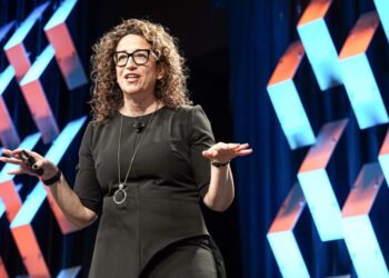 Amy Webb em uma palestra