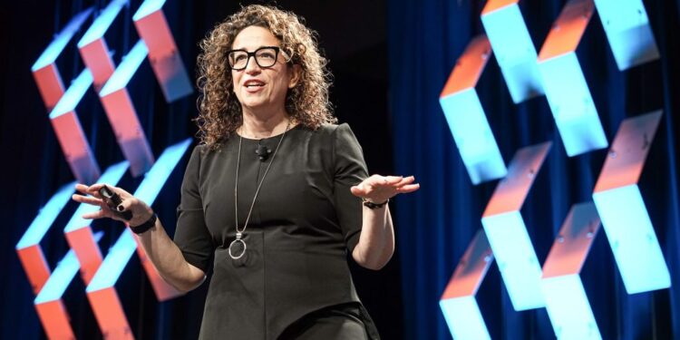 Amy Webb em uma palestra