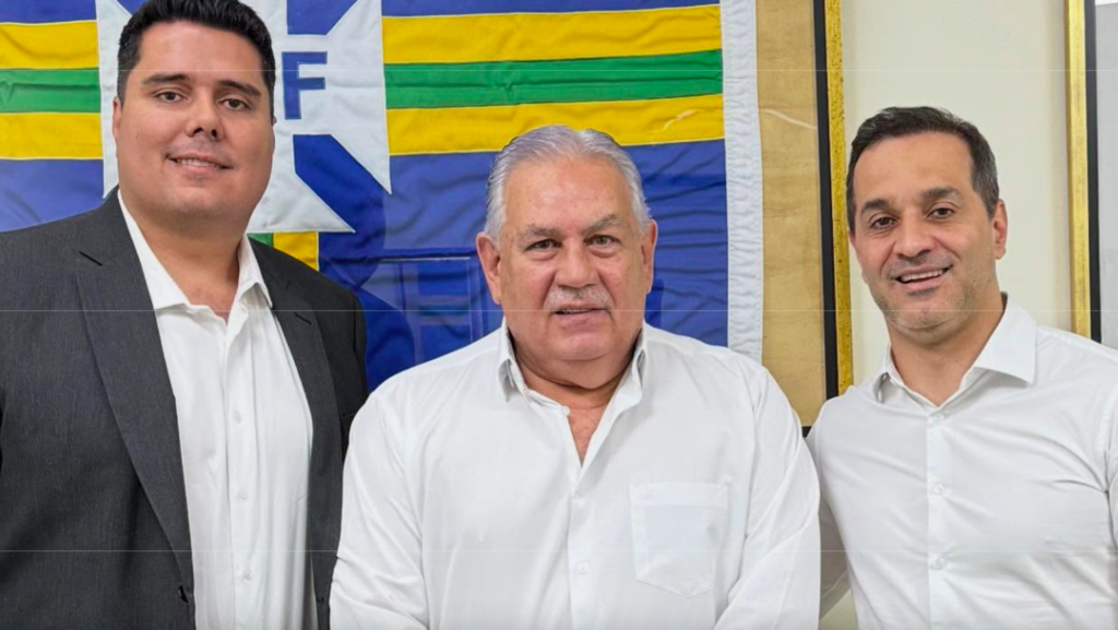 Silvan Lucas, gerente de Relacionamento Institucional da CBF Academy, Estevão Petrallás, presidente da Federação de Futebol de Mato Grosso do Sul, e Francisco Mendes, diretor-geral do IDP