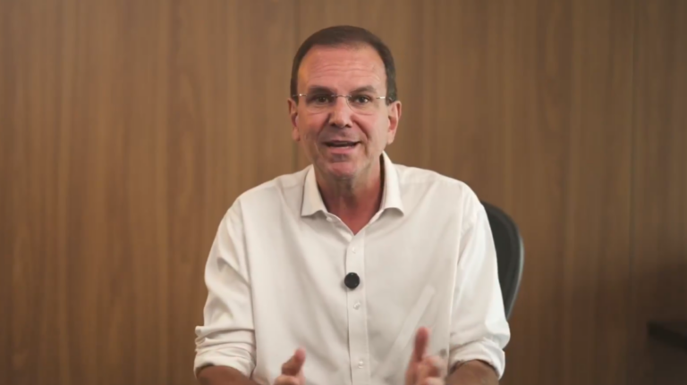 "Trata-se de um governador omisso fugindo da justiça"