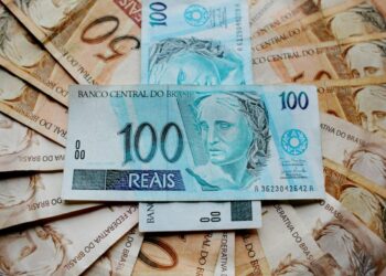 Governo vai depositar R$ 1.000 para milhares de brasileiros até o 05/03