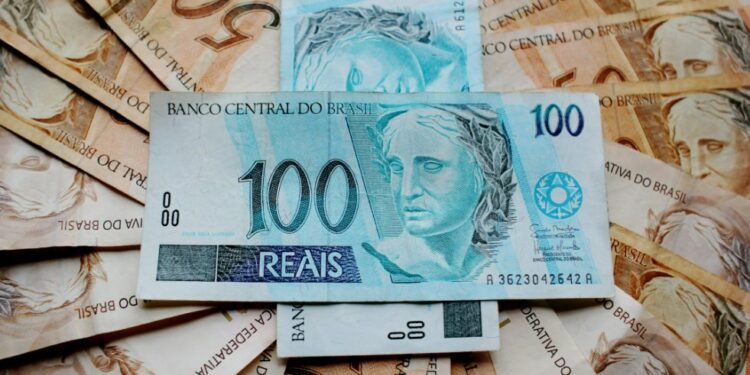 Governo vai depositar R$ 1.000 para milhares de brasileiros até o 05/03