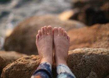 Falhou no teste de tocar os pés? Veja o que isso pode indicar sobre sua saúde