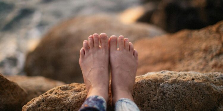 Falhou no teste de tocar os pés? Veja o que isso pode indicar sobre sua saúde