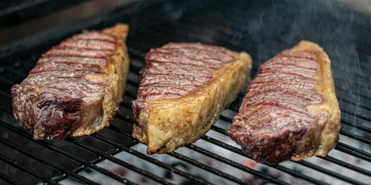 Com esses 7 truques, você nunca mais vai errar a carne no churrasco