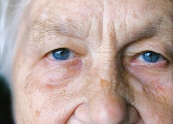 8 sintomas potenciais de câncer que podem ser confundidos com o envelhecimento