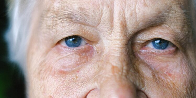 8 sintomas potenciais de câncer que podem ser confundidos com o envelhecimento