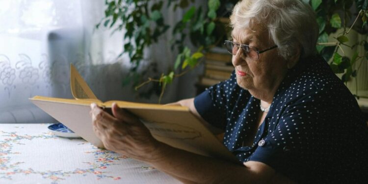 Doença que afeta o cérebro e atinge milhões de idosos vira um dos maiores medos dos brasileiros