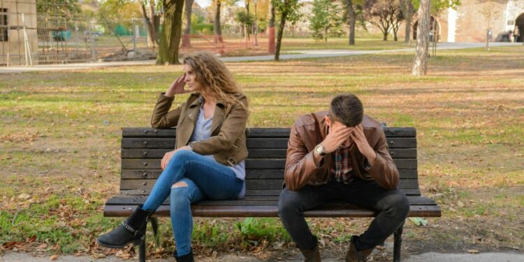 Segundo a psicologia, saber ficar em silêncio pode transformar uma discussão