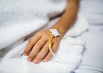 criança em um hospital